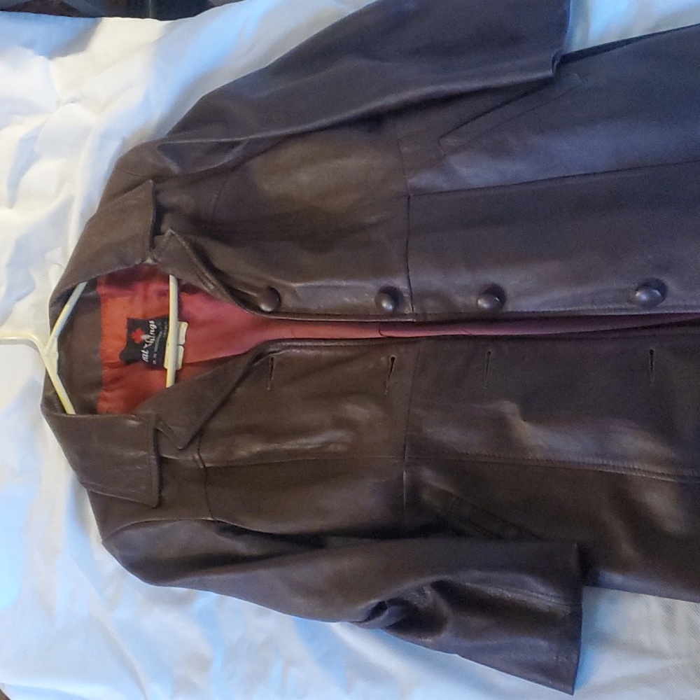 100% LEATHER JACKET FITS LIKE MEDIUM